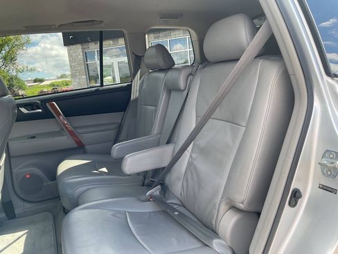 Used 2010 Toyota Highlander Limited AWD/4WD image 30