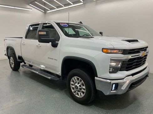 Used 2025 Chevrolet Silverado 2500 LT w/ Convenience Package AWD/4WD image 8