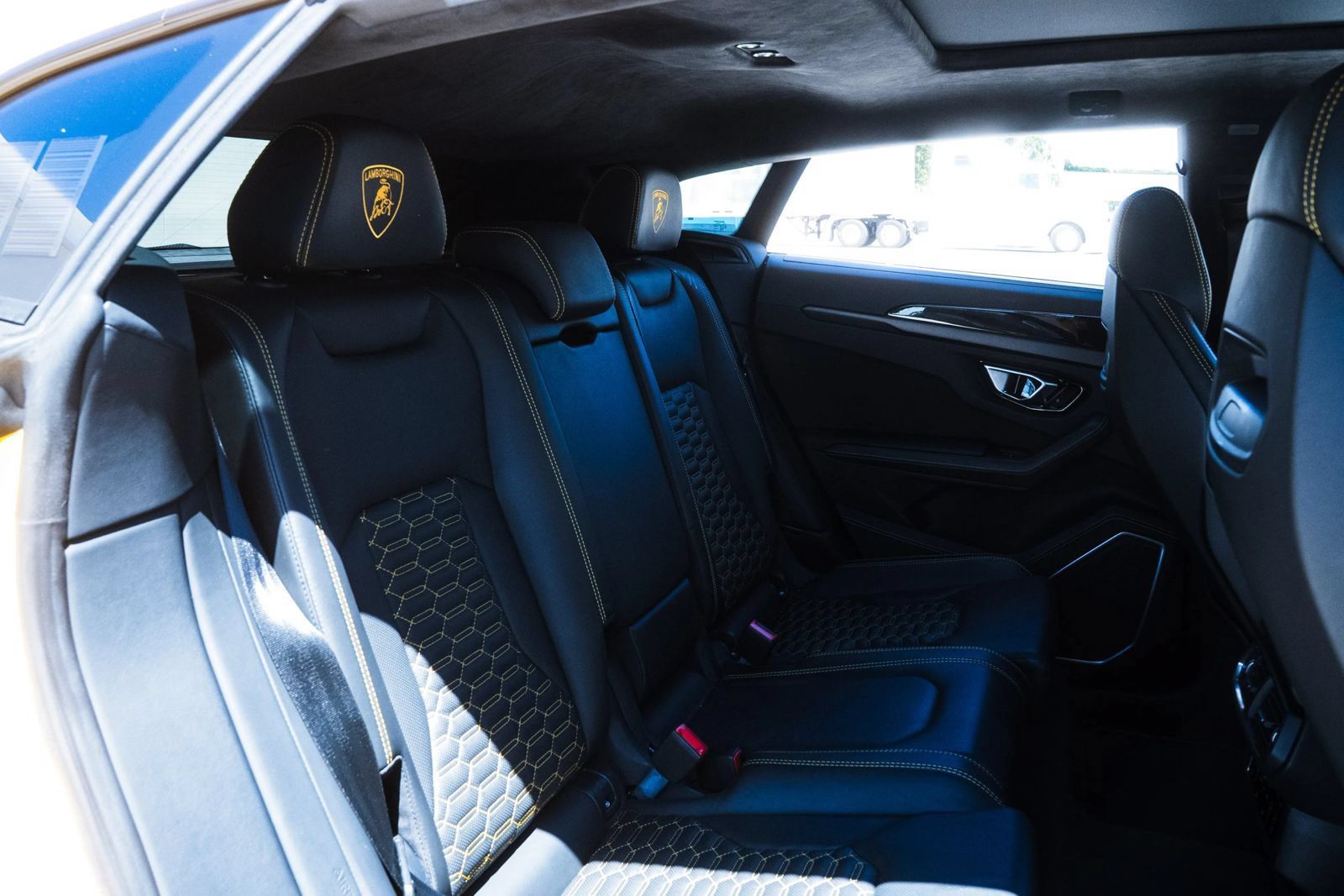 Used 2021 Lamborghini Urus AWD/4WD image 36