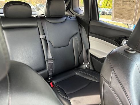 Used 2025 Jeep Compass Limited image 37