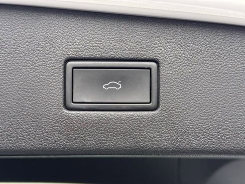 Used 2022 Volkswagen Tiguan SE R-Line image 21