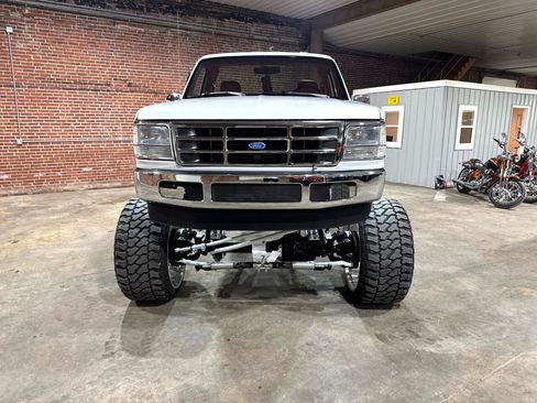 Used 1994 Ford Bronco XLT image 4