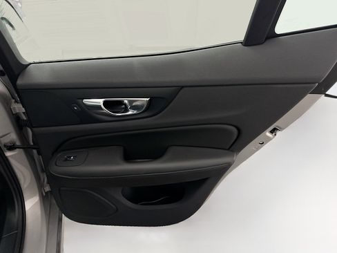 Used 2025 Volvo S60 B5 Core image 32