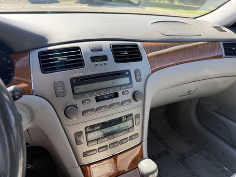 Used 2005 Lexus ES 330 FWD image 12