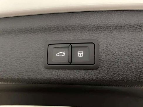 Used 2020 Audi Q3 2.0T Premium w/ Convenience Package image 11