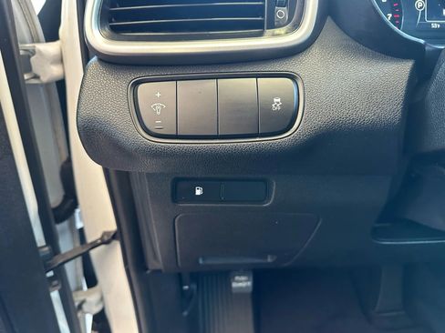 Used 2017 Kia Sorento LX Sport Utility 4D image 20