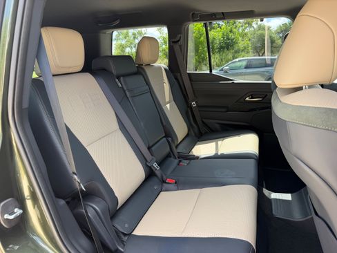 Used 2024 Lexus GX 550 AWD/4WD image 12