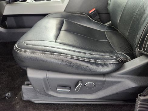 Used 2018 Ford F150 Lariat w/ Equipment Group 502A Luxury AWD/4WD image 13