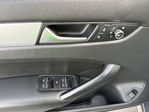 Used 2013 Volkswagen Passat TDI SE image 15