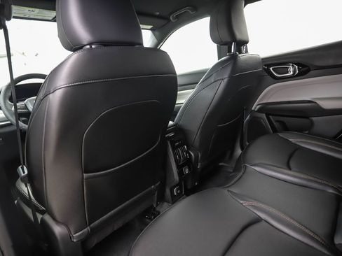 Used 2024 Jeep Compass Limited image 21