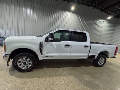 Used 2023 Ford F250 XLT AWD/4WD image 2