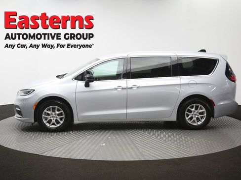 Used 2024 Chrysler Pacifica Touring-L FWD image 61