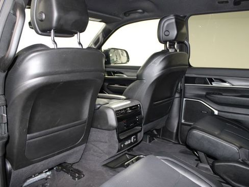 Used 2024 Jeep Wagoneer Series III AWD/4WD image 25
