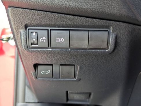 Used 2023 Toyota Corolla Cross XLE w/ Convenience Package FWD image 28