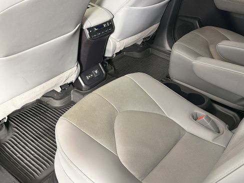 Used 2022 Toyota Highlander Platinum AWD/4WD image 19