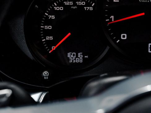 Used 2022 Porsche 718 Cayman image 25