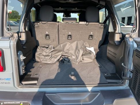Used 2025 Jeep Wrangler Unlimited Rubicon 4xe w/ Safety Group AWD/4WD image 32