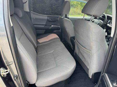 Used 2020 Toyota Tacoma SR5 image 10