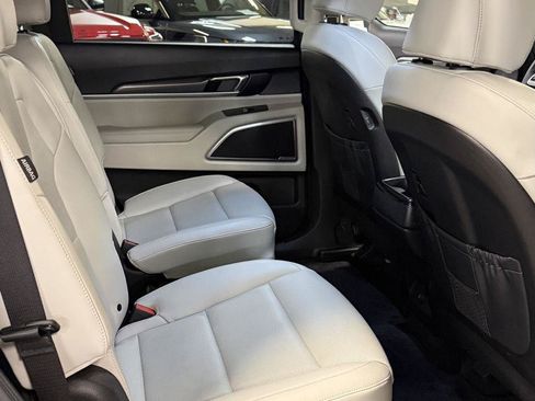 Used 2025 Kia Telluride S FWD image 29