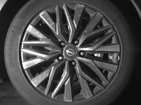 Used 2025 Nissan Altima 2.5 SV FWD image 13