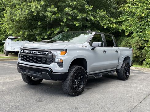 Used 2025 Chevrolet Silverado 1500 Custom Trail Boss w/ Dark Appearance Package AWD/4WD image 5