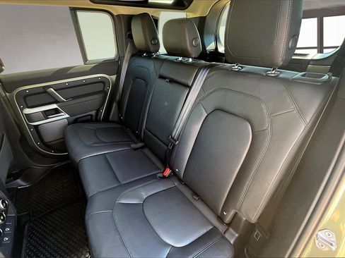 Used 2024 Land Rover Defender 110 S image 27