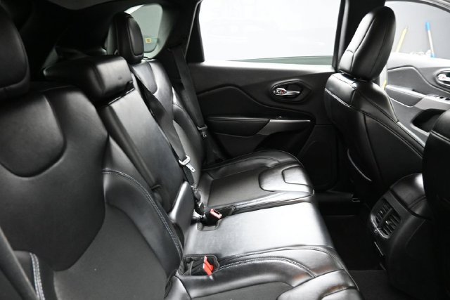 Used 2019 Jeep Cherokee Latitude Plus FWD image 30
