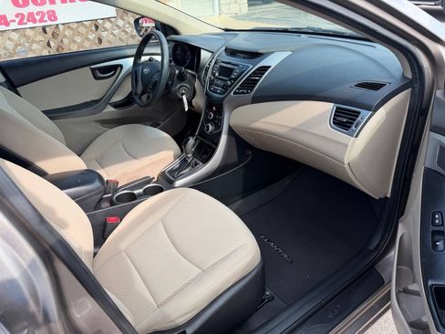 Used 2014 Hyundai Elantra SE FWD image 9