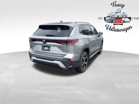 New 2025 Volkswagen Tiguan SE image 8