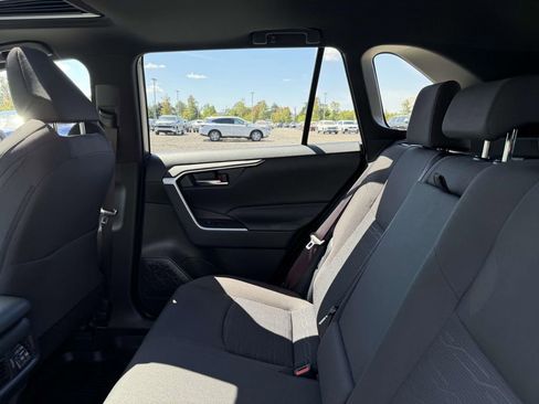 Used 2025 Toyota RAV4 SE image 17