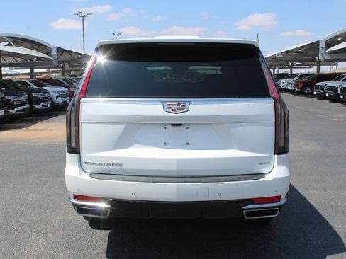 Used 2024 Cadillac Escalade Premium Luxury image 4