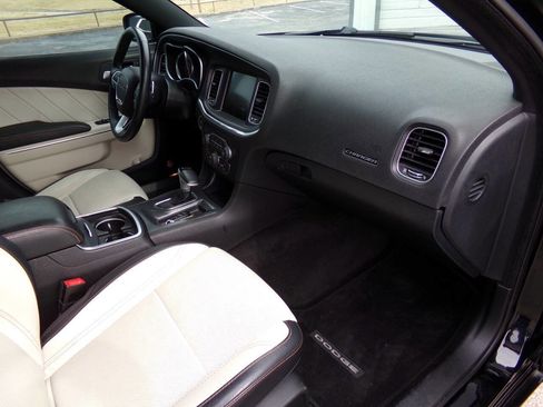 Used 2016 Dodge Charger SXT w/ AWD Premium Group image 27