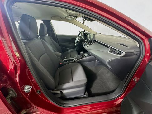 Used 2025 Toyota Corolla LE image 30