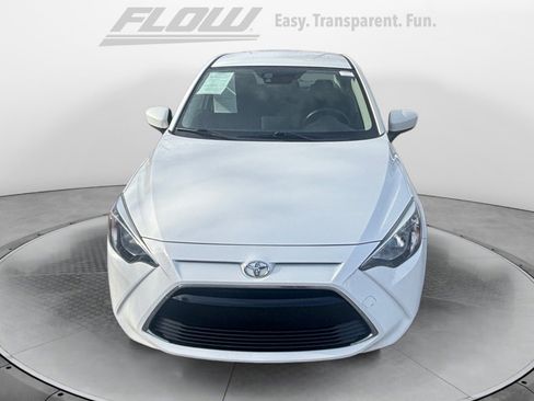 Used 2017 Toyota Yaris iA image 3