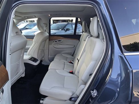 Used 2022 Volvo XC90 T6 Momentum w/ Climate Package image 15