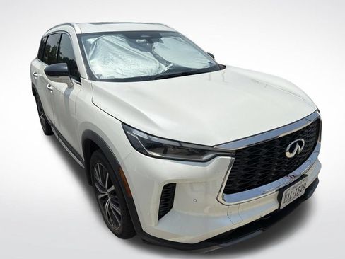 Used 2023 INFINITI QX60 Sensory w/ Vision Package AWD/4WD image 2