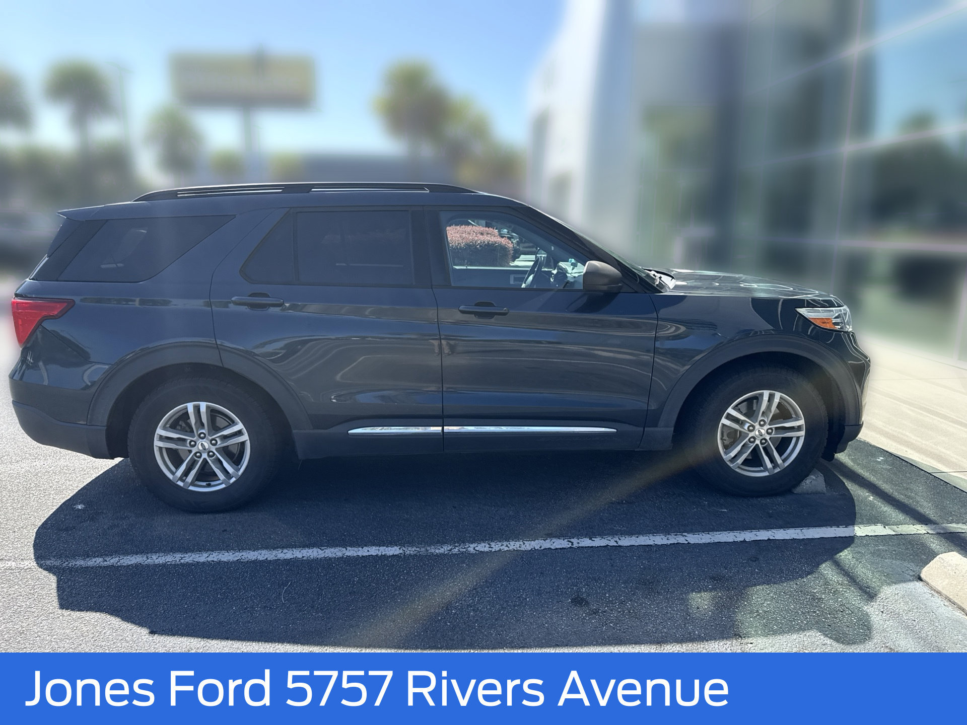 Used 2022 Ford Explorer XLT RWD image 3