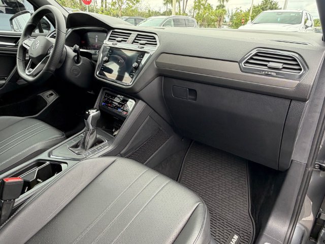 Used 2024 Volkswagen Tiguan SE R-Line FWD image 15