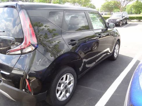 Used 2025 Kia Soul LX w/ LX Technology Package FWD image 5