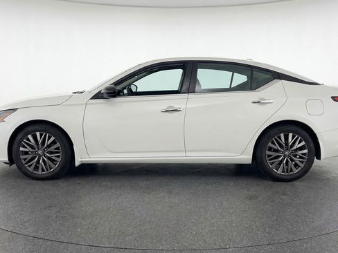 Used 2025 Nissan Altima 2.5 SV FWD image 5