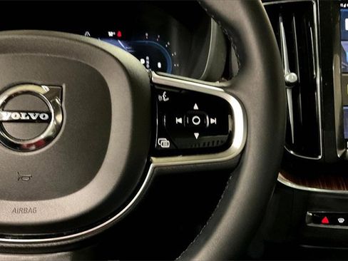 Certified 2023 Volvo XC60 B5 Plus w/ Climate Package image 19