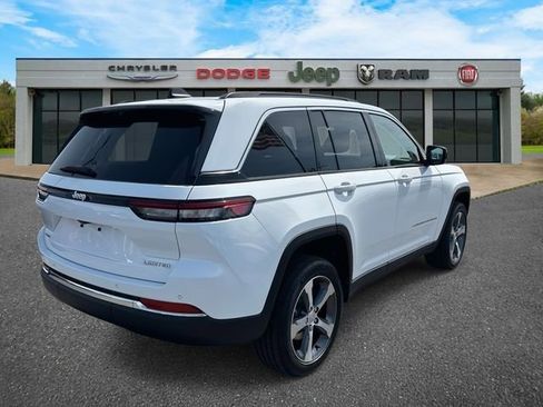 New 2025 Jeep Grand Cherokee Limited w/ Luxury Tech Group II image 32