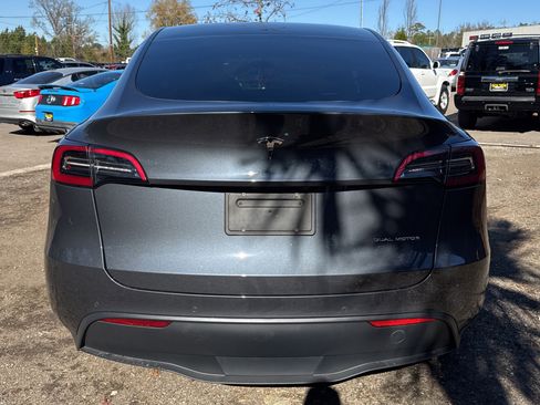 Used 2021 Tesla Model Y Long Range image 12