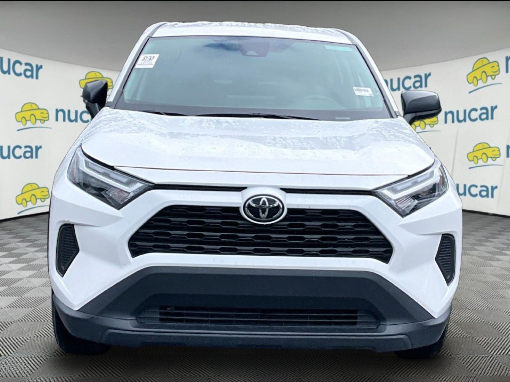 Used 2025 Toyota RAV4 LE AWD/4WD image 2