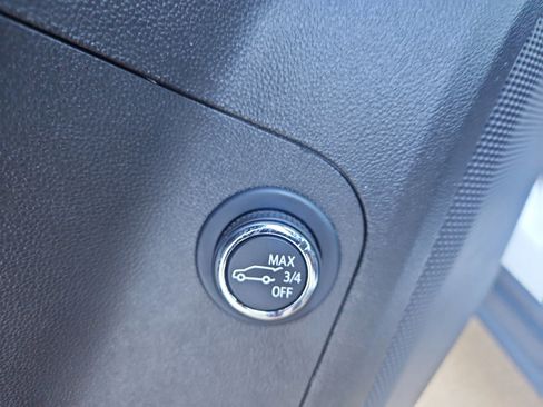 Used 2023 GMC Acadia SLE w/ Driver Convenience Package image 18