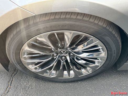 Used 2019 Lexus LS 500 w/ Interior Upgrade Package RWD image 8
