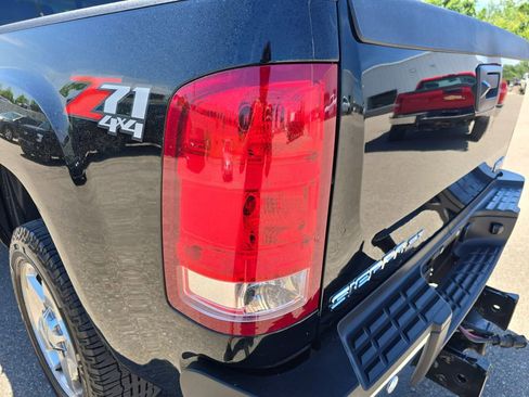 Used 2011 GMC Sierra 2500 SLT w/ SLT Convenience Package AWD/4WD image 37