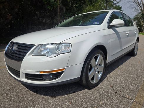 Used 2009 Volkswagen Passat Komfort FWD image 2