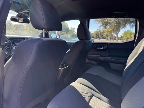 Used 2022 Toyota Tacoma TRD Off-Road image 18