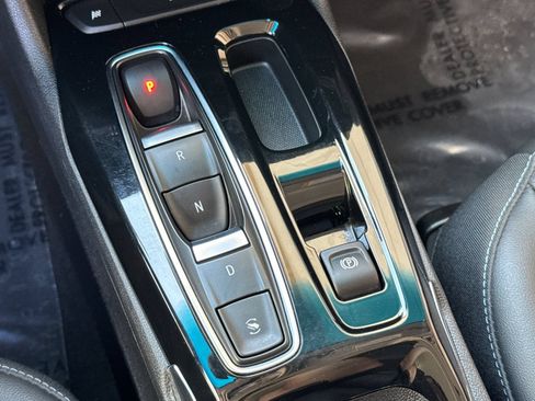 Used 2023 Chevrolet Bolt LT w/ Infotainment Package FWD image 31